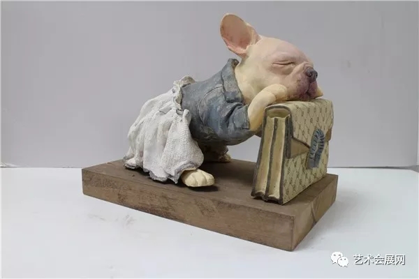 唐媛媛 《狗为什么不能假装痛苦01》 陶 40<em></em>x25X30CM